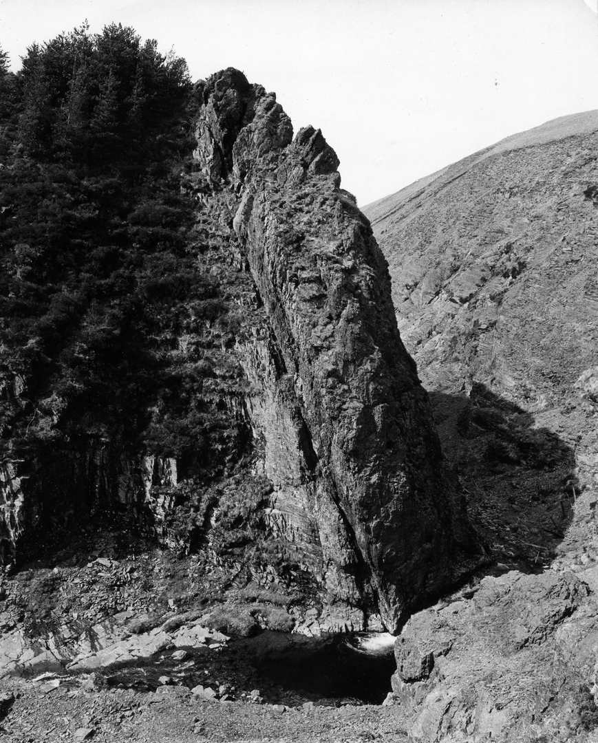 Castle Rock from Dyfngwm leat Magnificent lode exposure 1992, submitted by Dickie Bird on 14-03-2026.
© Richard Bird Castle Rock from Dyfngwm leat Magnificent lode exposure 1992